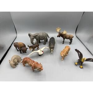 Mixed Lot 10 Plastic Rubber Animal Figures Elephant Tiger Moose Rhino Eagle